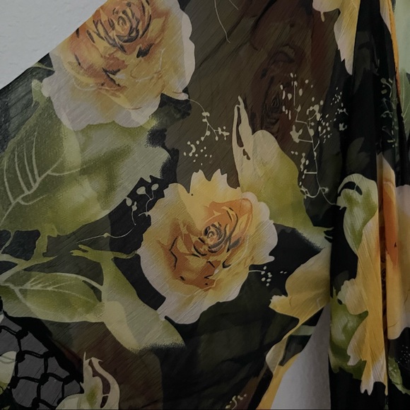 Floral print fringe kimono style top - Picture 2 of 6